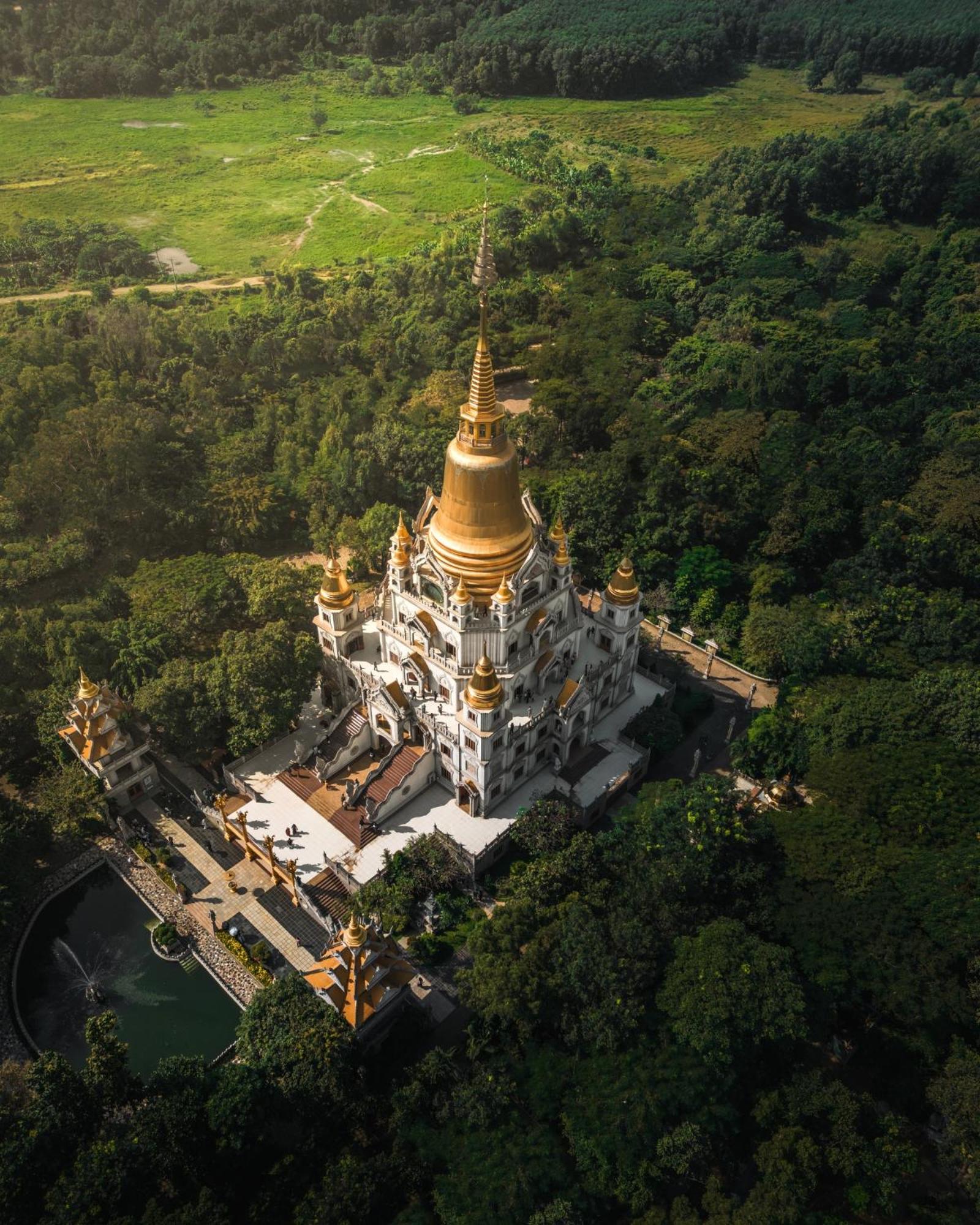 Khách sạn Bloom In Saigon - The 4*