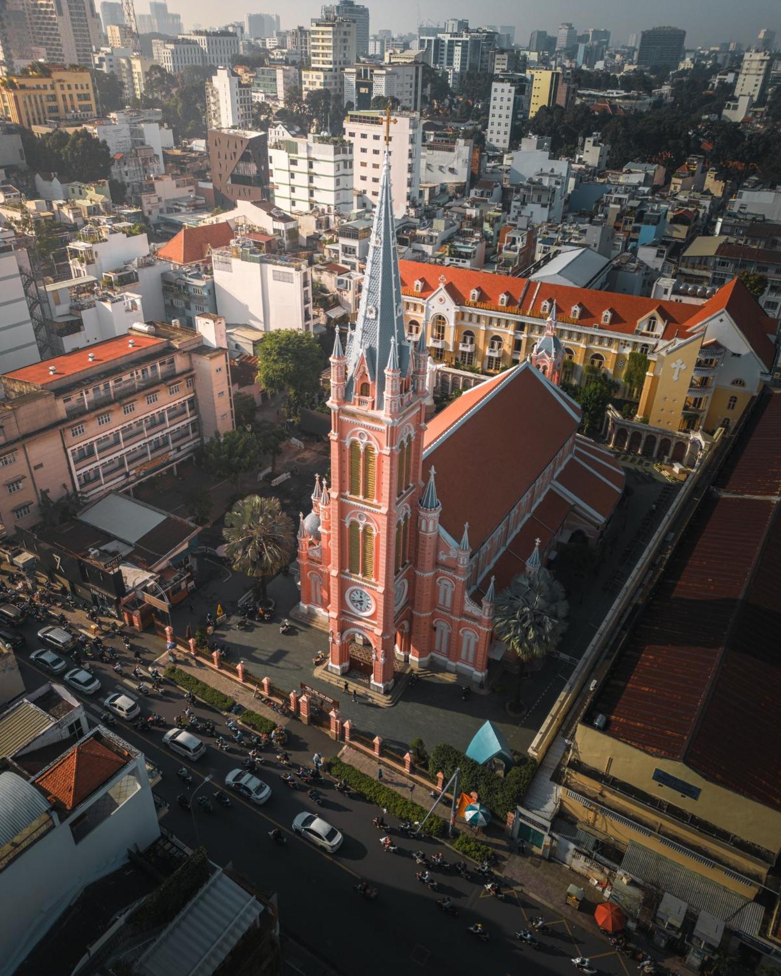 Bloom In Saigon - The Khách sạn